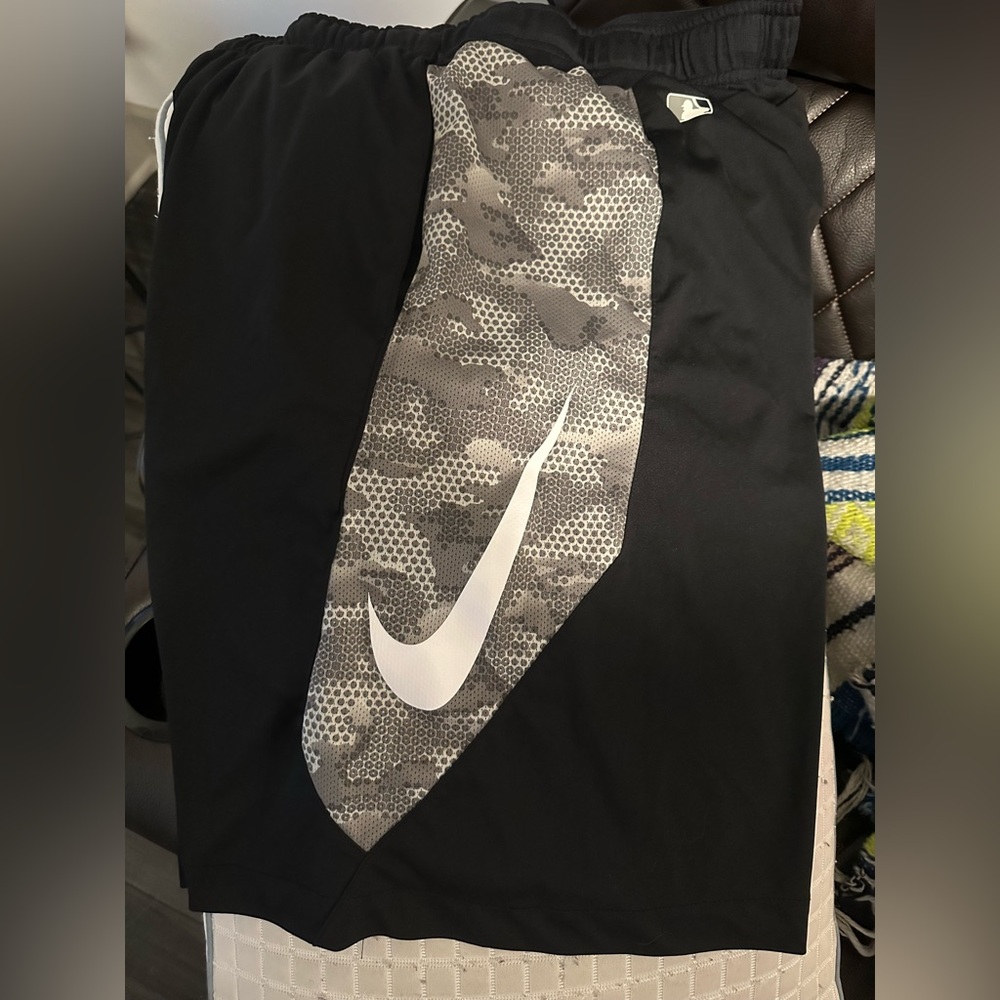 🔥 Men’s authentic MLB Nike dri fit baseball shorts NWOT 🔥